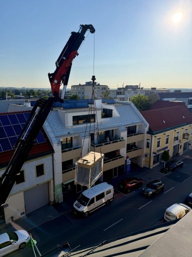Kranarbeiten für eine Wärmepumpenanlage